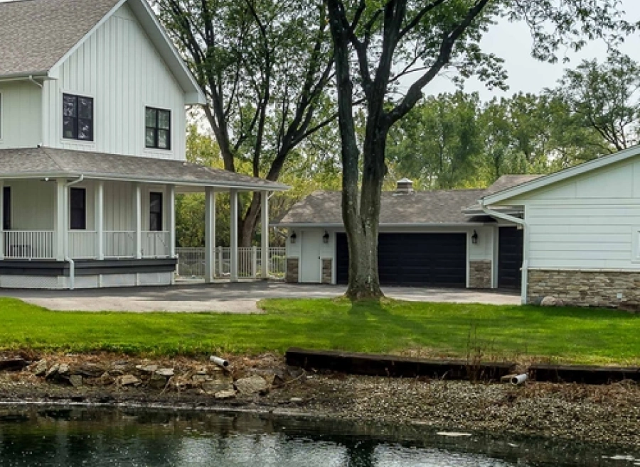 Waterfront & Scenic Landscape Luxury Home Design